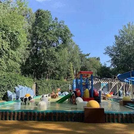 Chalet Te Huur: Leuke 4-persoons Stacaravan Op Locatie!