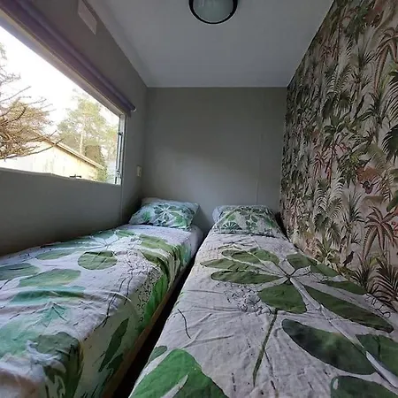 Te Huur: Leuke 4-persoons Stacaravan Op Locatie!