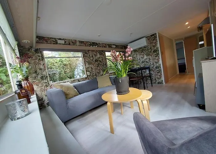 Te Huur: Leuke 4-persoons Stacaravan Op Locatie!