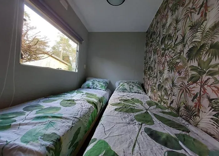 Te Huur: Leuke 4-persoons Stacaravan Op Locatie!